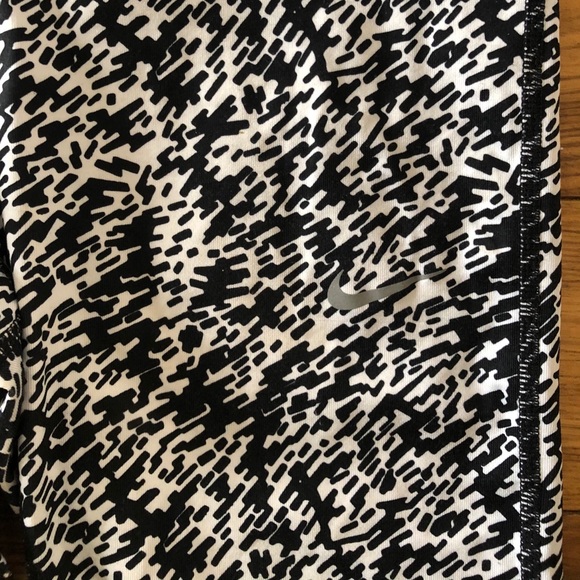 Nike Capri workout pants - Picture 3 of 4